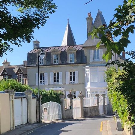 Hotel DDay Aviators Le Manoir Arromanches-les-Bains Esterno foto