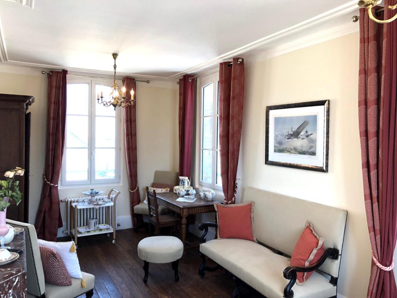 Hotel DDay Aviators Le Manoir Arromanches-les-Bains Esterno foto