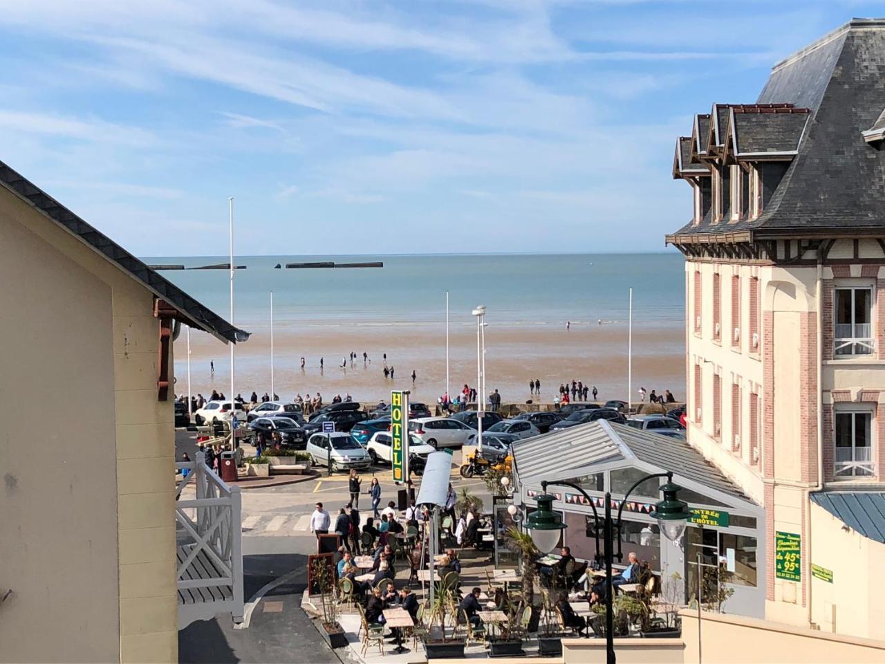 Hotel DDay Aviators Le Manoir Arromanches-les-Bains Esterno foto