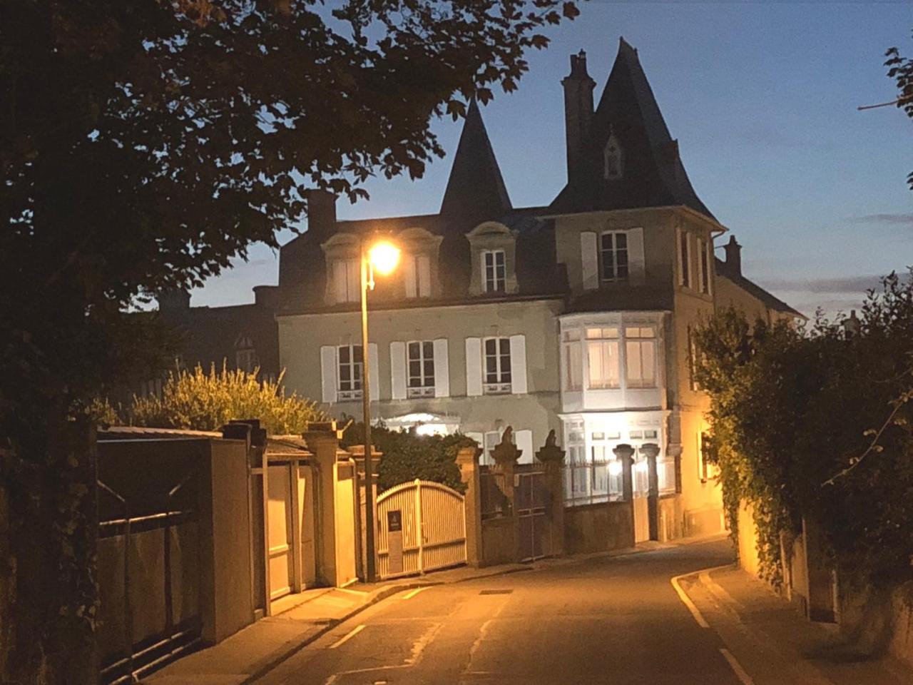 Hotel DDay Aviators Le Manoir Arromanches-les-Bains Esterno foto