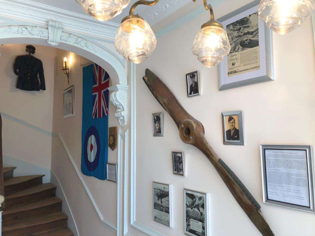 Hotel DDay Aviators Le Manoir Arromanches-les-Bains Esterno foto