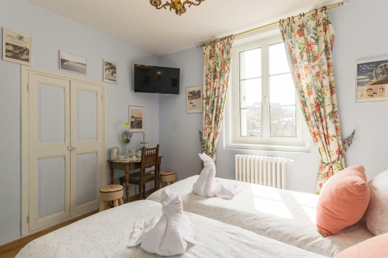 Hotel DDay Aviators Le Manoir Arromanches-les-Bains Esterno foto
