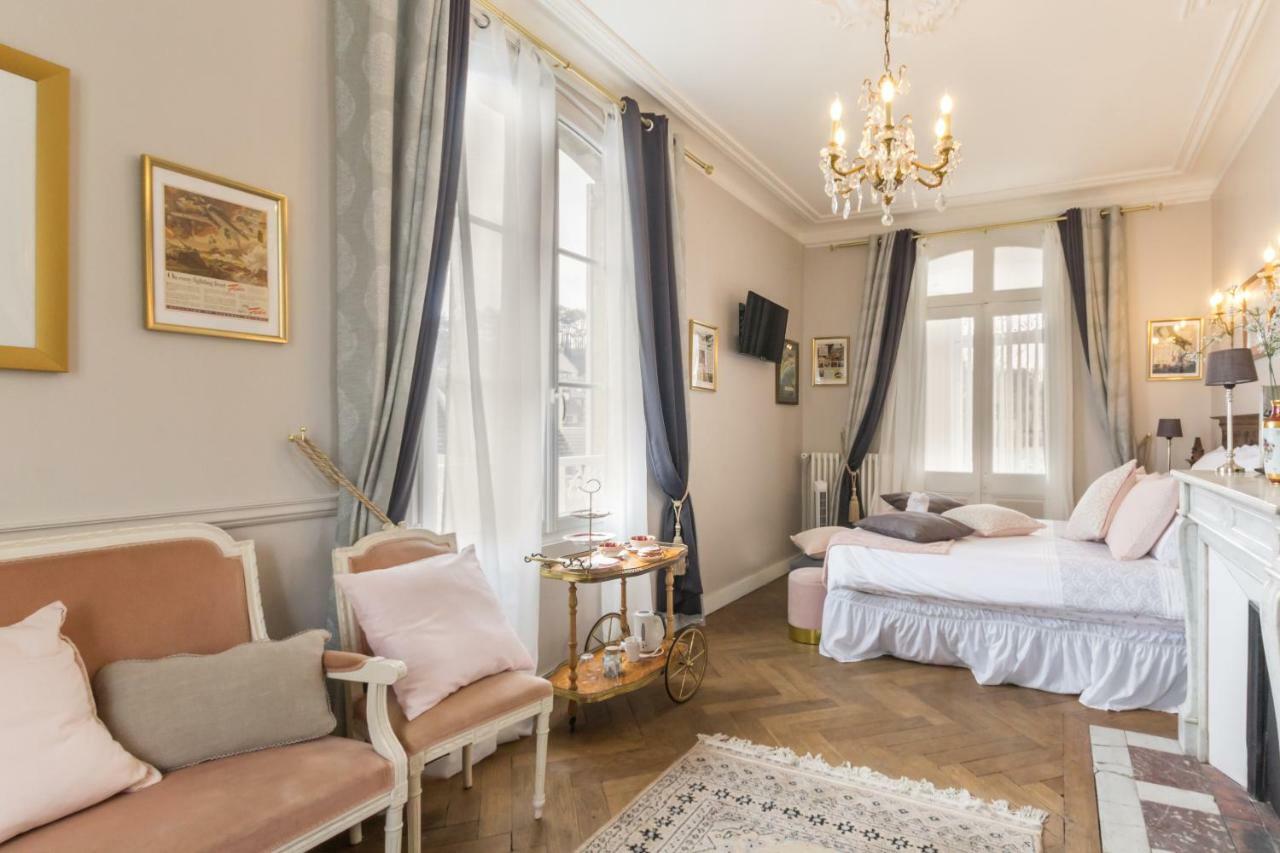 Hotel DDay Aviators Le Manoir Arromanches-les-Bains Esterno foto