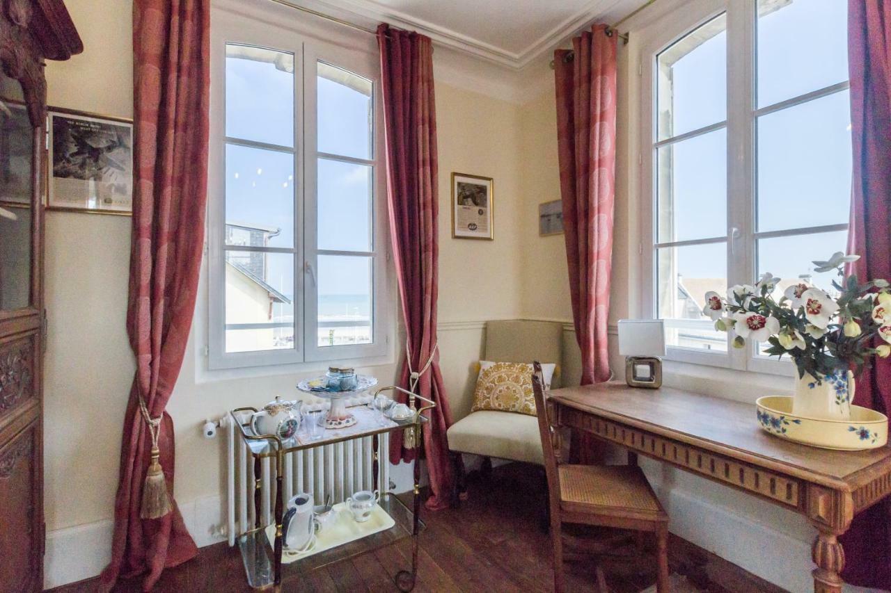 Hotel DDay Aviators Le Manoir Arromanches-les-Bains Esterno foto